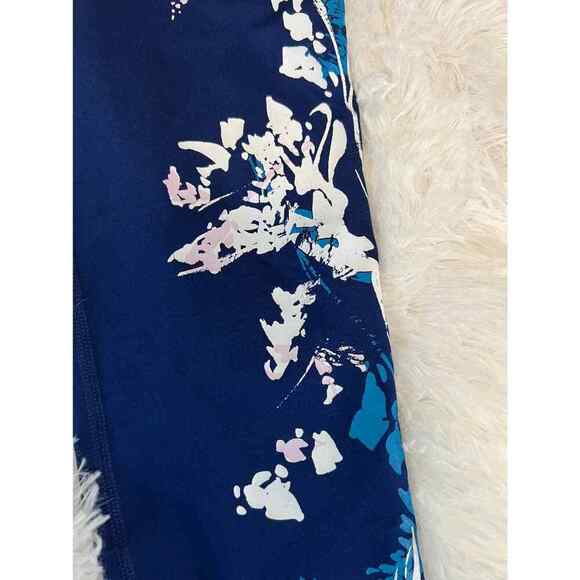 Fabletics Blue Leggings w/floral design Size Large - Picture 7 of 8